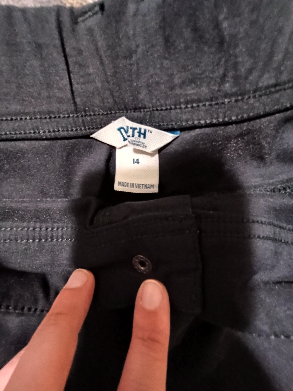 Black Women's Duluth Trading Cargo Shorts- Dry On The Fly - Picture 3 of 3